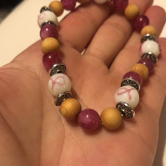 🎀Gorgeous Handmade Breast Cancer Awareness Ribbon glass beads bracelet - Picture 3 of 4